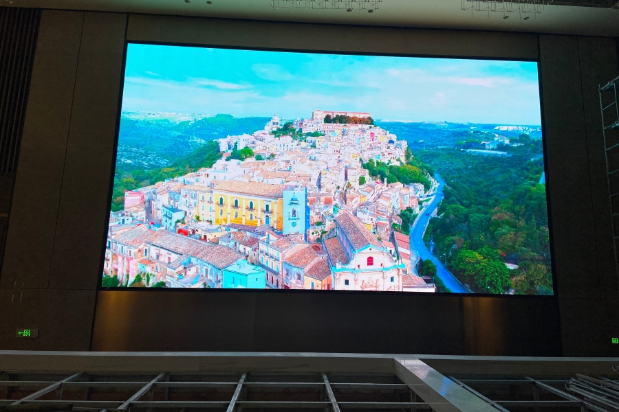 AMOUY艾默依P2.604室内LED显示屏